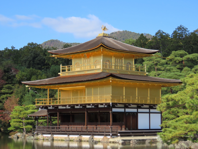 金閣寺の歴史：京都の象徴的な寺院